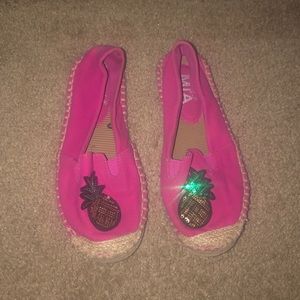 Little girls pineapple 🍍 slides